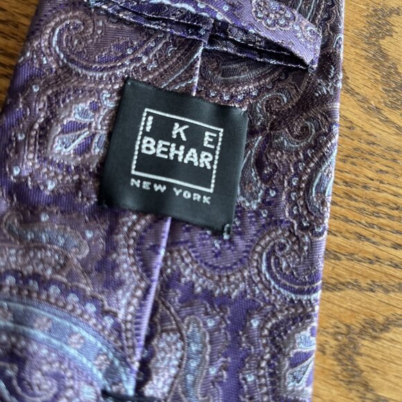 Ike Behar New York Men’s Designer Necktie Purple Paisley Silk Made In USA 62” L - Picture 3 of 5